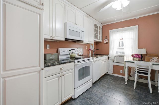 308 Monsell Place, Greenport, NY 11944