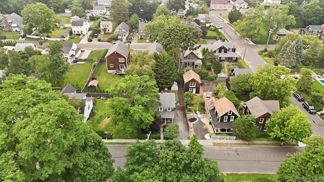 308 Monsell Place, Greenport, NY 11944