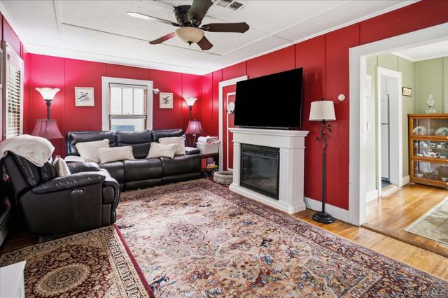 308 Monsell Place, Greenport, NY 11944
