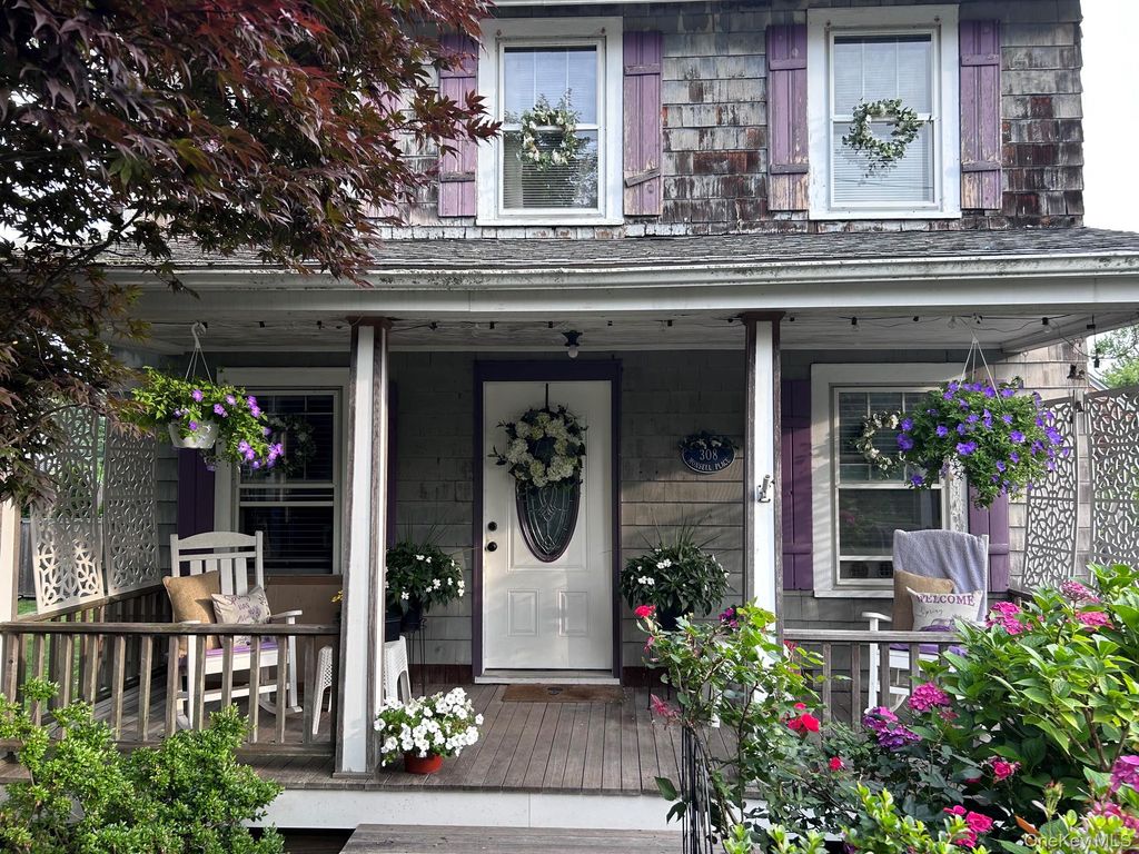 308 Monsell Place, Greenport, NY 11944
