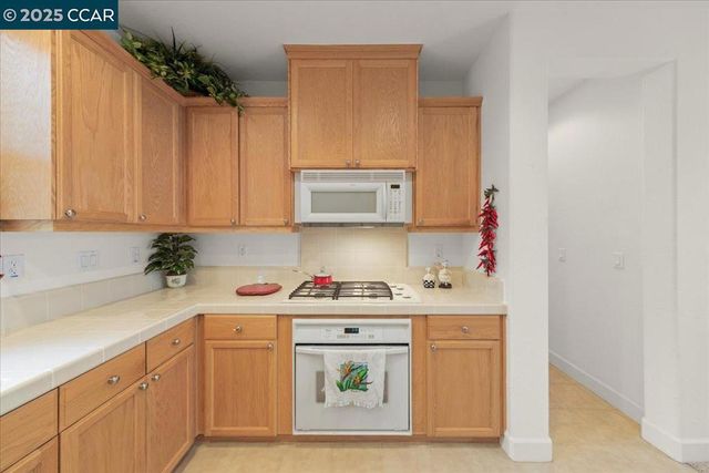2003 De Anza Ln, Hercules, CA 94547