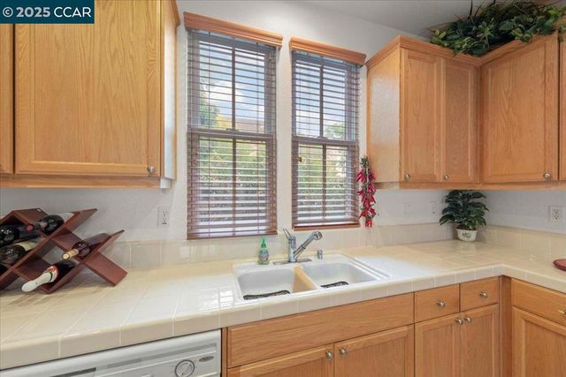 2003 De Anza Ln, Hercules, CA 94547