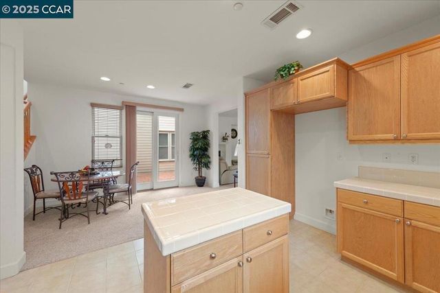 2003 De Anza Ln, Hercules, CA 94547