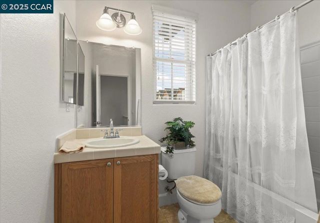 2003 De Anza Ln, Hercules, CA 94547