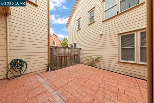 2003 De Anza Ln, Hercules, CA 94547