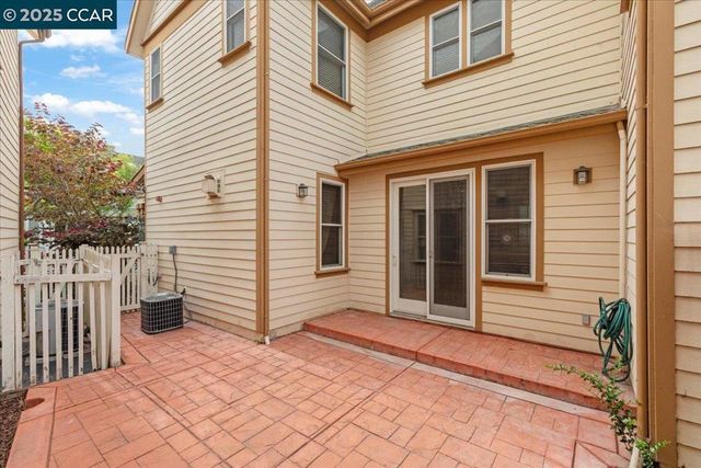 2003 De Anza Ln, Hercules, CA 94547
