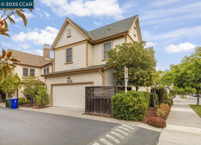 2003 De Anza Ln, Hercules, CA 94547