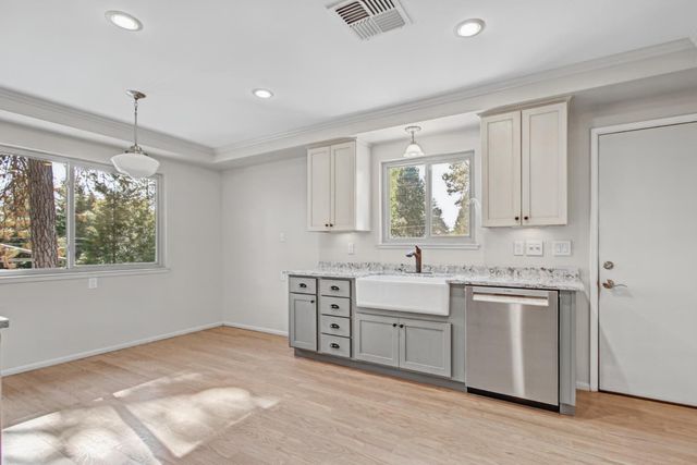 935 Whispering Pines Rd, Colfax, CA 95713