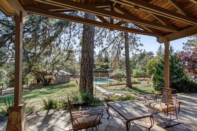935 Whispering Pines Rd, Colfax, CA 95713