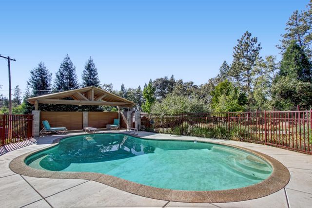 935 Whispering Pines Rd, Colfax, CA 95713
