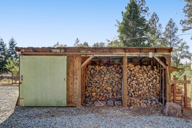 935 Whispering Pines Rd, Colfax, CA 95713