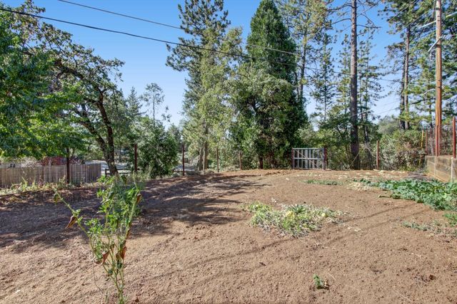 935 Whispering Pines Rd, Colfax, CA 95713