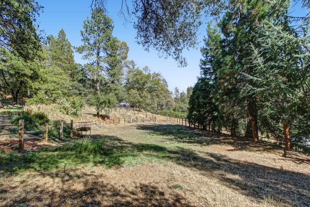 935 Whispering Pines Rd, Colfax, CA 95713