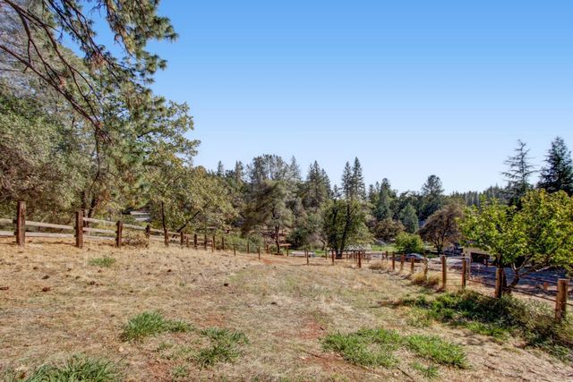 935 Whispering Pines Rd, Colfax, CA 95713
