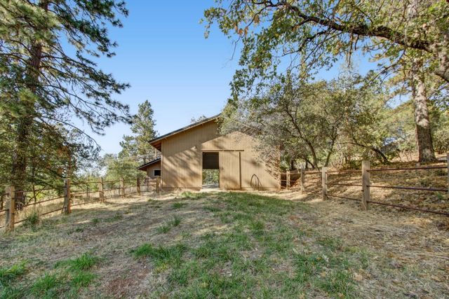 935 Whispering Pines Rd, Colfax, CA 95713
