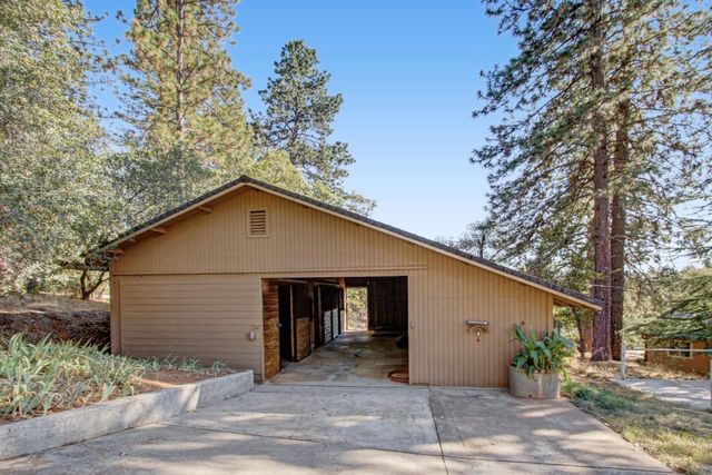 935 Whispering Pines Rd, Colfax, CA 95713