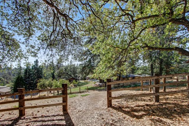 935 Whispering Pines Rd, Colfax, CA 95713
