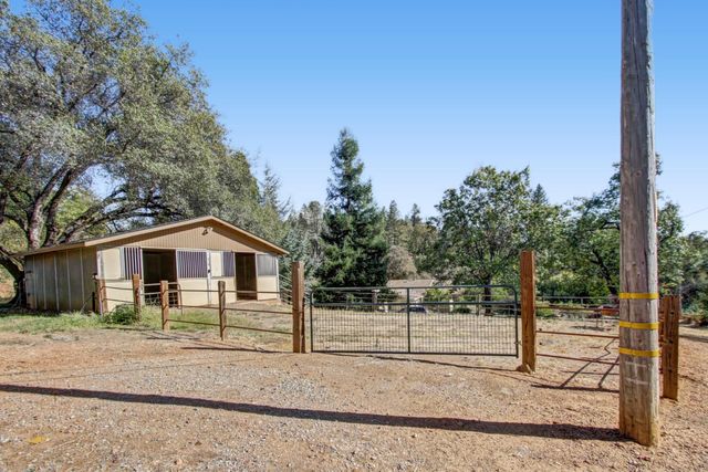 935 Whispering Pines Rd, Colfax, CA 95713