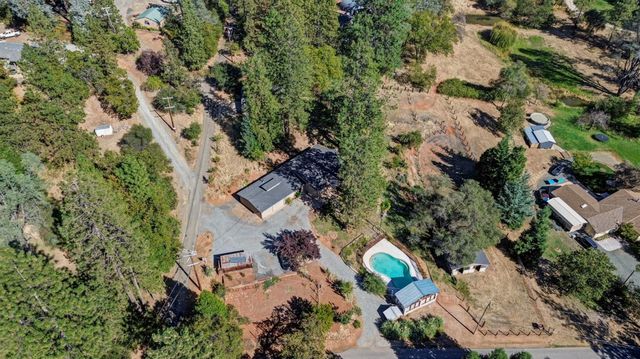 935 Whispering Pines Rd, Colfax, CA 95713