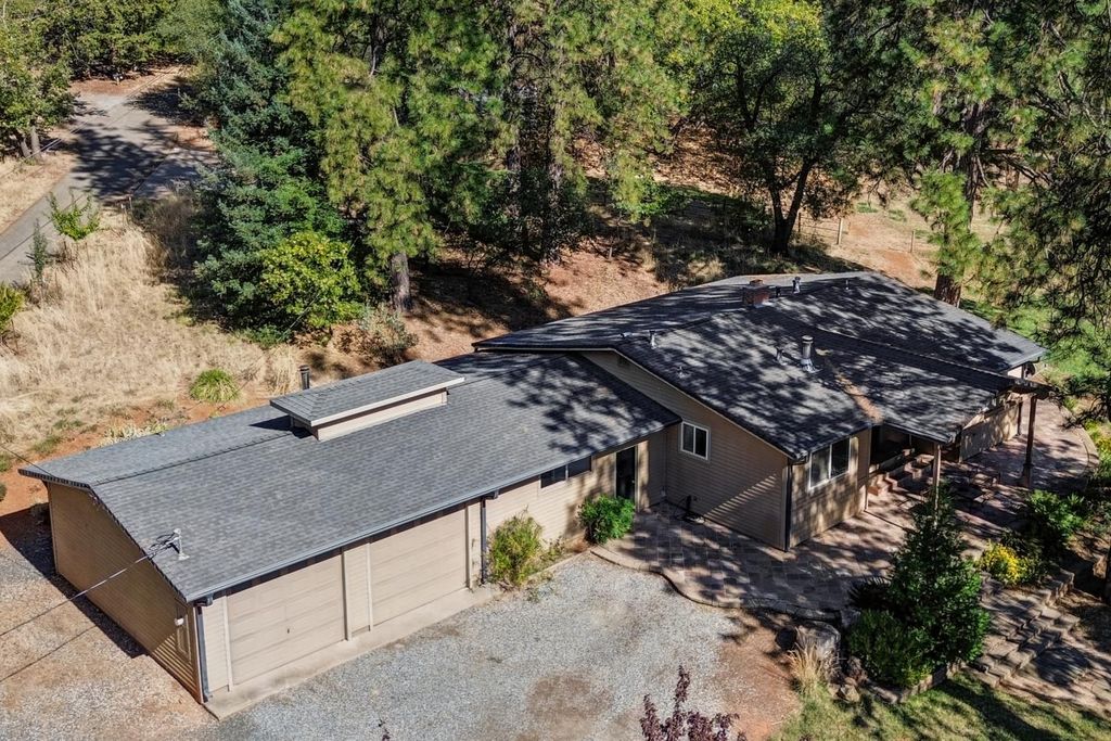 935 Whispering Pines Rd, Colfax, CA 95713