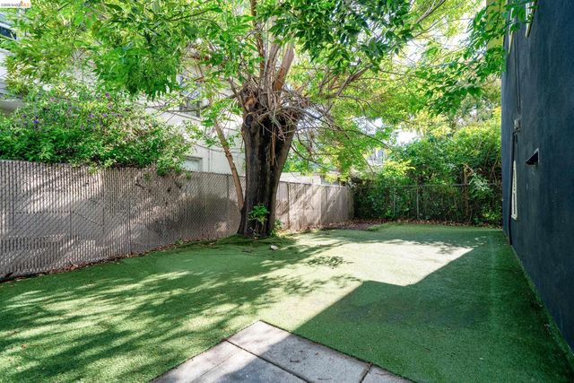 5418 Telegraph Ave, Oakland, CA 94609