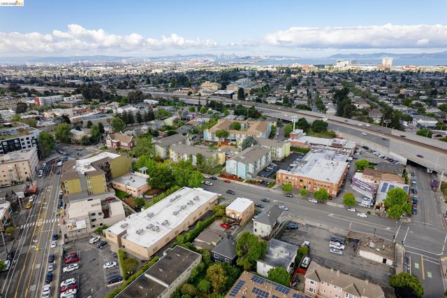 5418 Telegraph Ave, Oakland, CA 94609