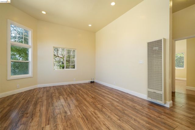 5418 Telegraph Ave, Oakland, CA 94609
