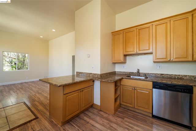 5418 Telegraph Ave, Oakland, CA 94609