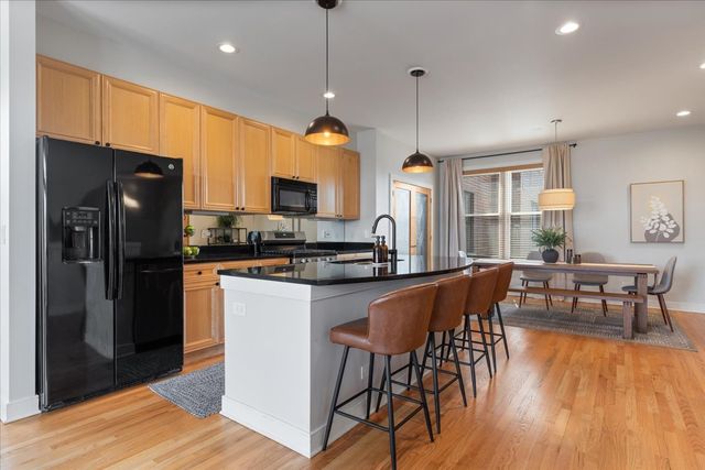 2976 N Riverwalk Drive 70, Chicago, IL 60618