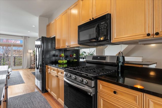 2976 N Riverwalk Drive 70, Chicago, IL 60618