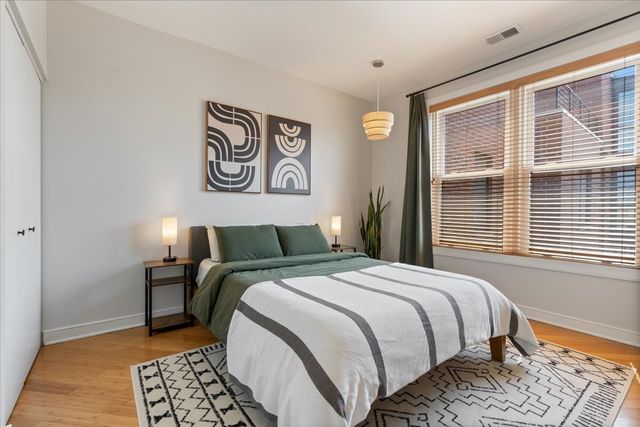 2976 N Riverwalk Drive 70, Chicago, IL 60618