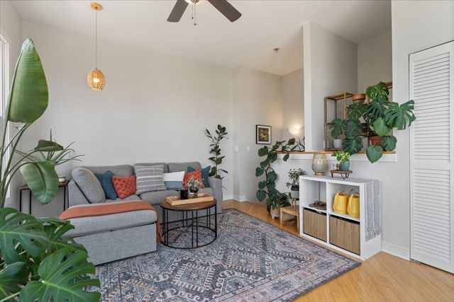 2976 N Riverwalk Drive 70, Chicago, IL 60618