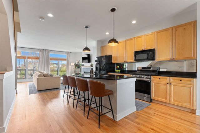 2976 N Riverwalk Drive 70, Chicago, IL 60618