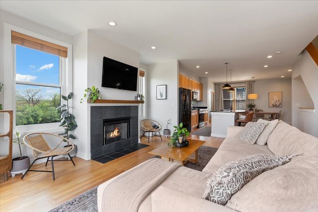 2976 N Riverwalk Drive 70, Chicago, IL 60618