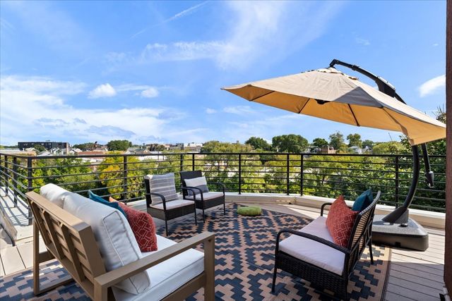 2976 N Riverwalk Drive 70, Chicago, IL 60618