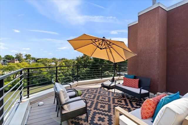 2976 N Riverwalk Drive 70, Chicago, IL 60618