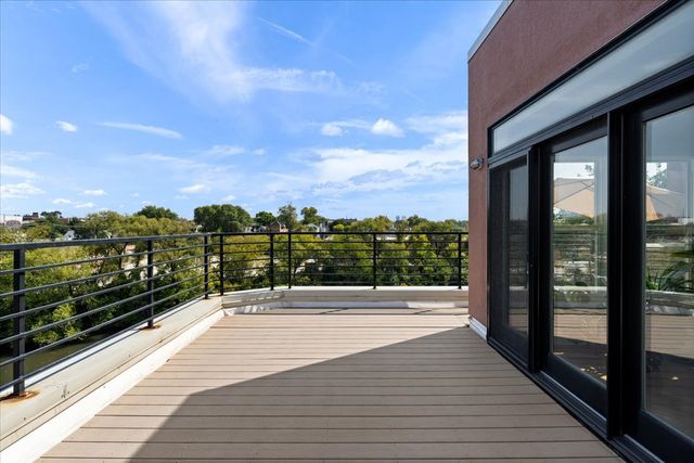 2976 N Riverwalk Drive 70, Chicago, IL 60618