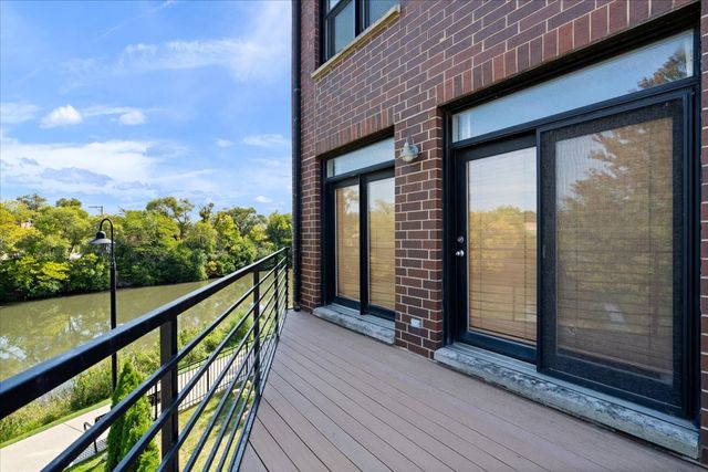 2976 N Riverwalk Drive 70, Chicago, IL 60618