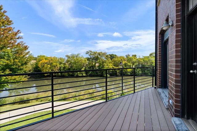 2976 N Riverwalk Drive 70, Chicago, IL 60618