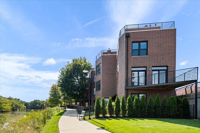 2976 N Riverwalk Drive 70, Chicago, IL 60618