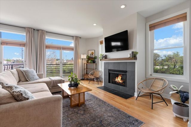 2976 N Riverwalk Drive 70, Chicago, IL 60618