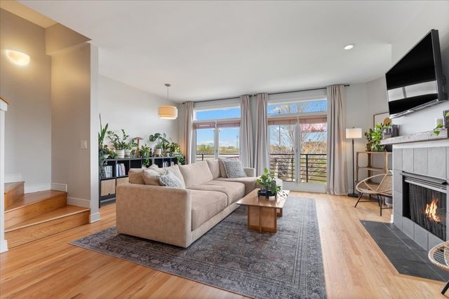 2976 N Riverwalk Drive 70, Chicago, IL 60618