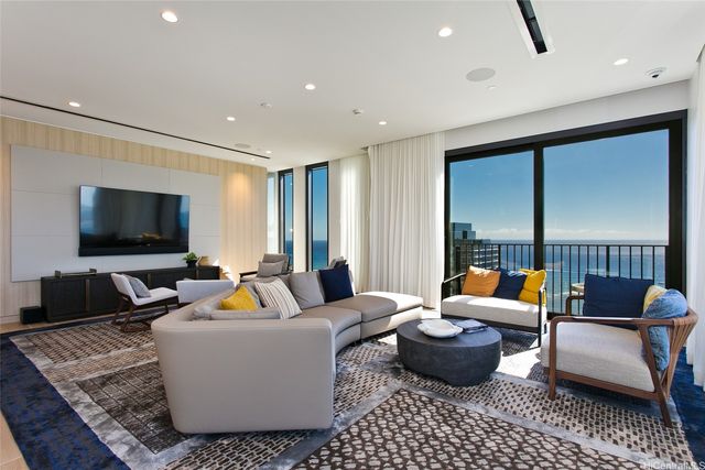 987 Queen Street 2516, Honolulu, HI 96814