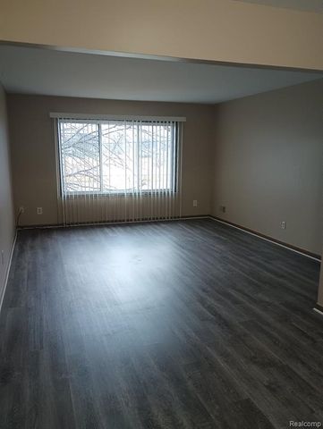 32608 E Harper Avenue 32, Saint Clair Shores, MI 48082