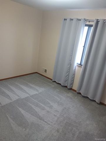 32608 E Harper Avenue 32, Saint Clair Shores, MI 48082