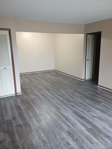 32608 E Harper Avenue 32, Saint Clair Shores, MI 48082