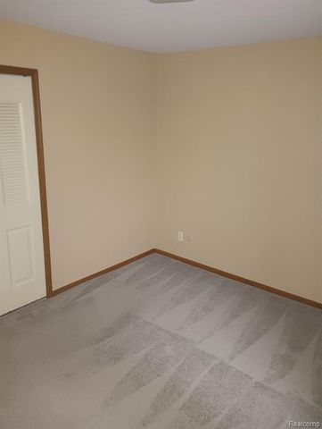 32608 E Harper Avenue 32, Saint Clair Shores, MI 48082