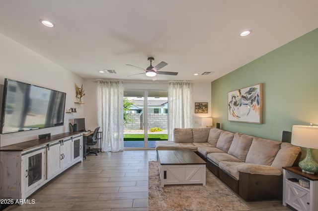 266 E LELAND Road, San Tan Valley, AZ 85140