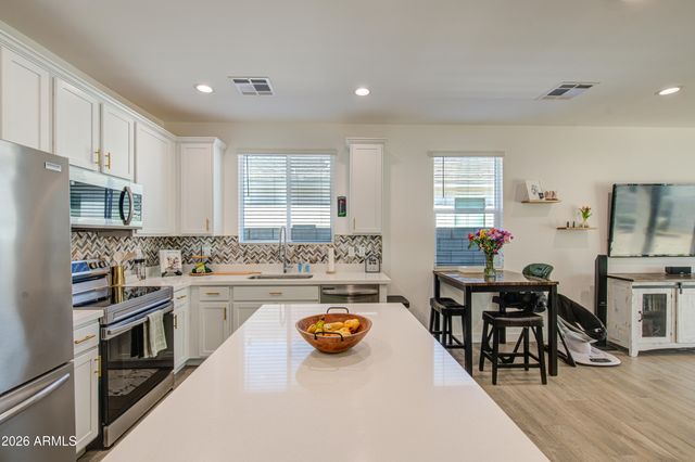 266 E LELAND Road, San Tan Valley, AZ 85140