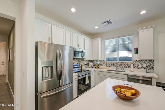 266 E LELAND Road, San Tan Valley, AZ 85140